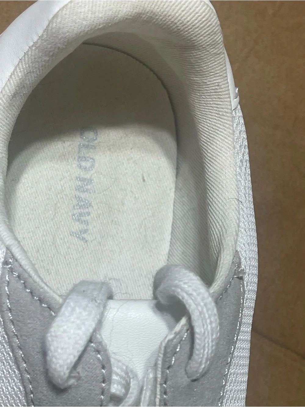 Women's Old Navy White/silver Soft Leather Shoes Fashion Sneakers Size 8
